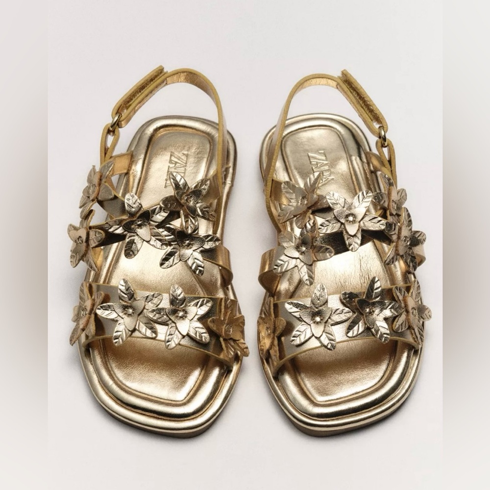 ZARA FLOWER SANDALS
Color: Gold * Size: 8 (5.9 INCHES) girl